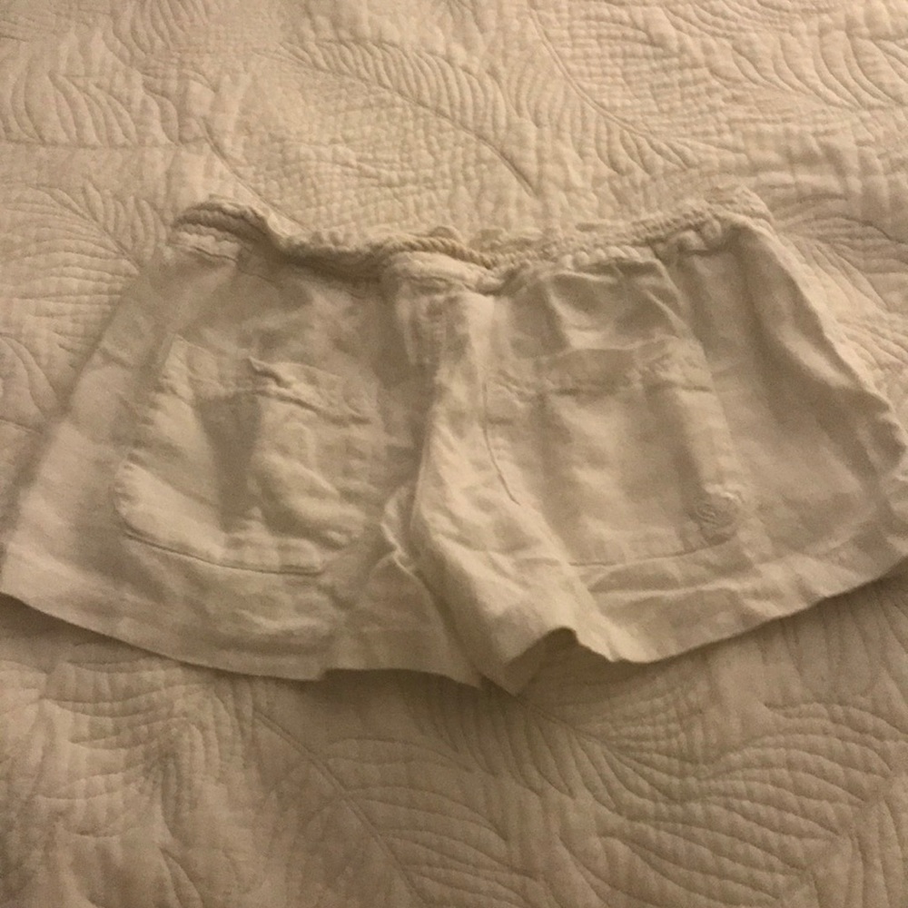 White Roxy Linens - Picture 2 of 3
